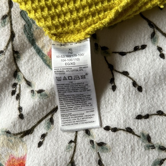 GAP Sweats- Yellow Sweater - Picture 4 of 4